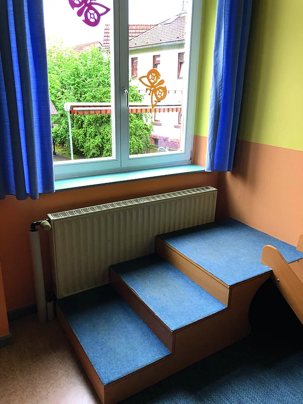 Nicht gesichertes Winke-Fenster mit Aufstiegsmöglichkeit