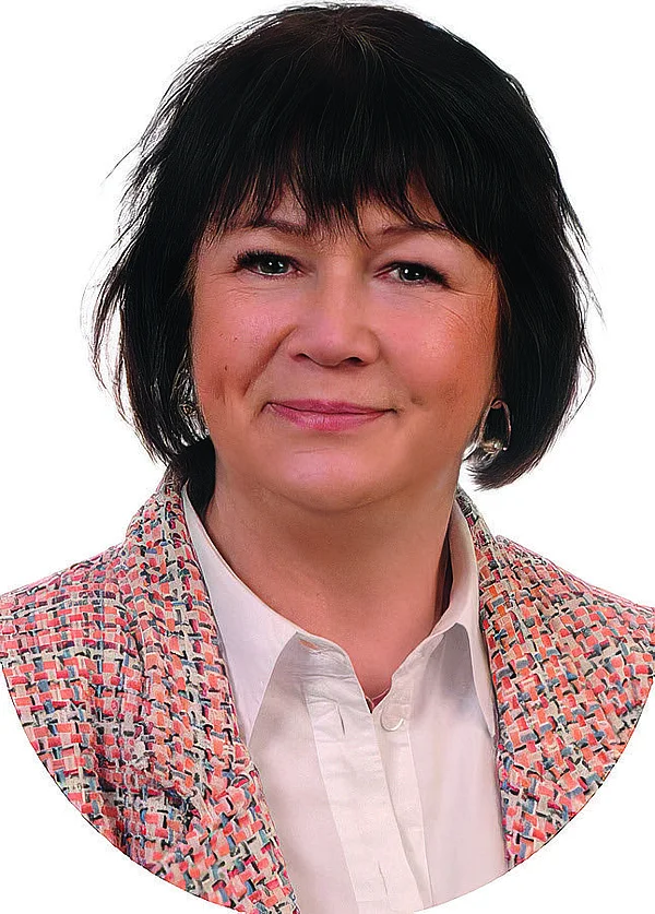 Frau West, Sachbearbeiterin im Servicecenter